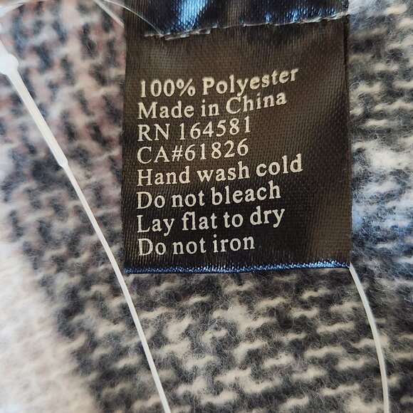 Just Cozy Blanket Scarf NWT - Picture 13 of 14